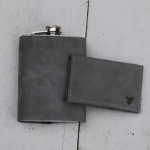 Load image into Gallery viewer, Gift set: Grey leather flask and wallet
