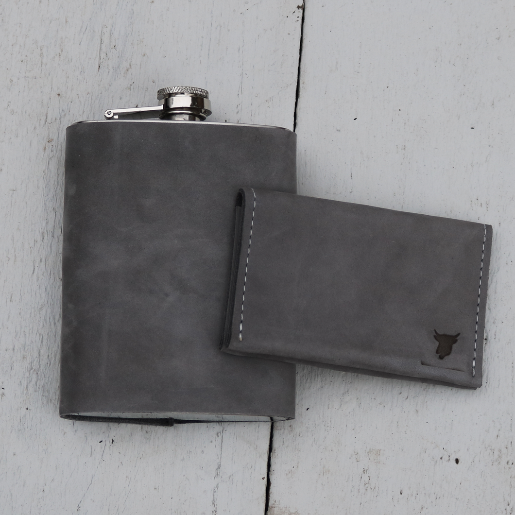 Gift set: Grey leather flask and wallet