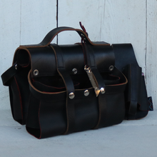 Load image into Gallery viewer, Gift set: Black leather beverage carrier and holster