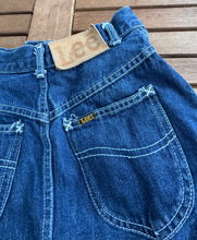 Load image into Gallery viewer, Vintage Lee denim skirt-tagged size 5
