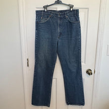 Load image into Gallery viewer, Vintage Levi&#39;s 36 x 33
