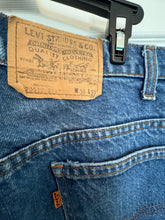 Load image into Gallery viewer, Vintage Levi&#39;s 36 x 33
