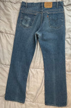 Load image into Gallery viewer, Vintage Levi&#39;s 36 x 33
